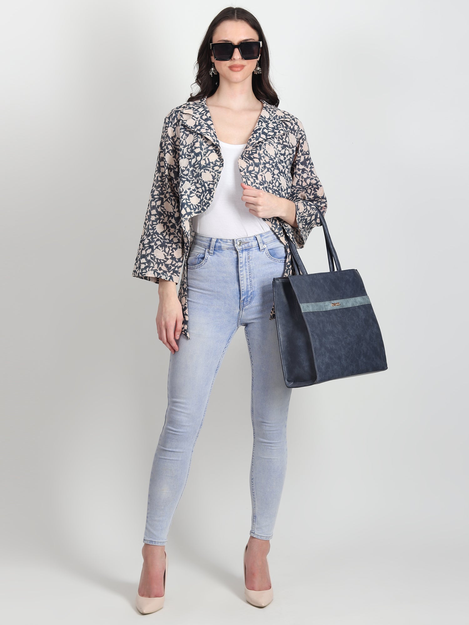 Innes floral Printed shrug