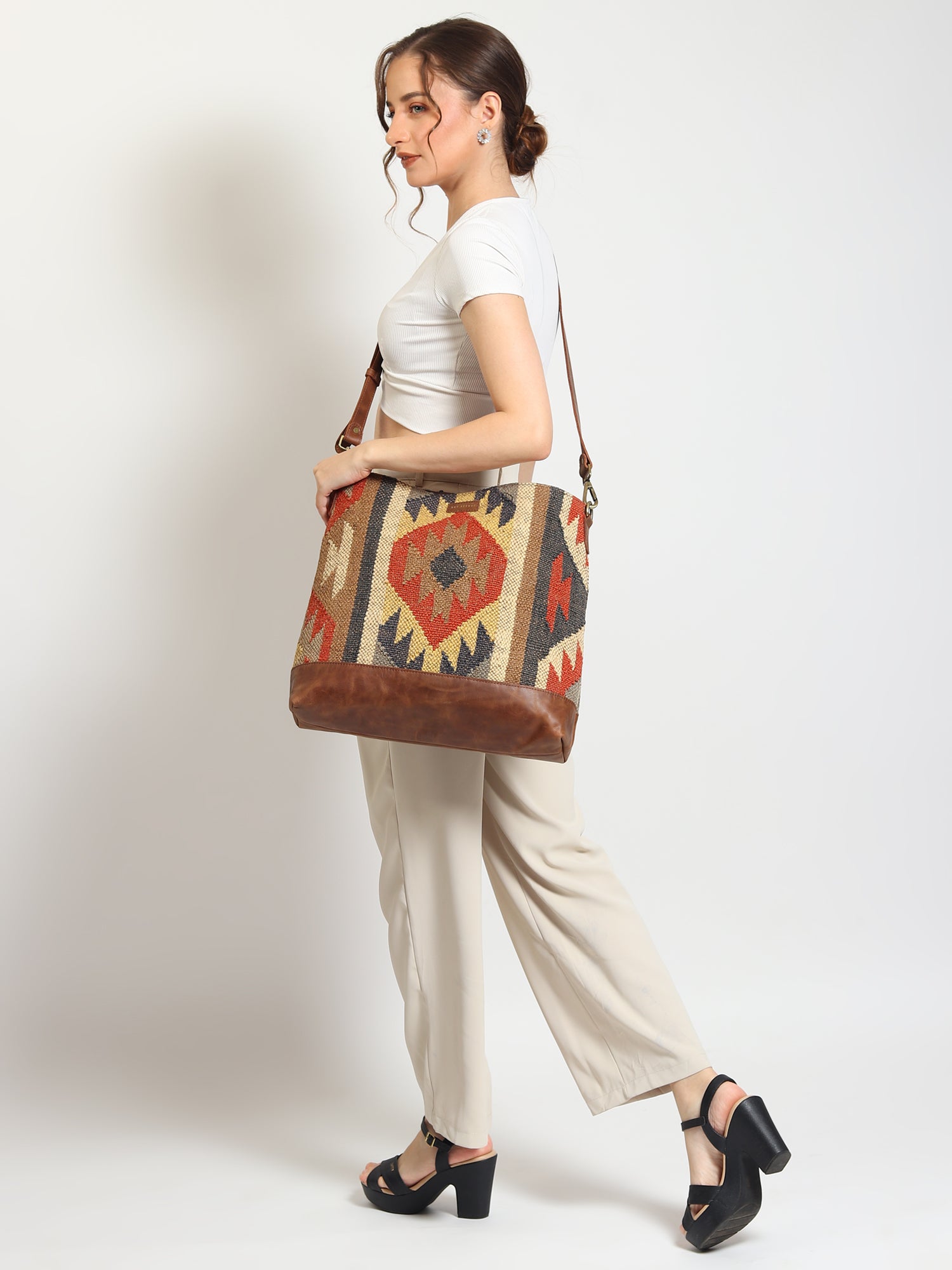 AUSTERE - KILIM &  LEATHER HAND  BAG