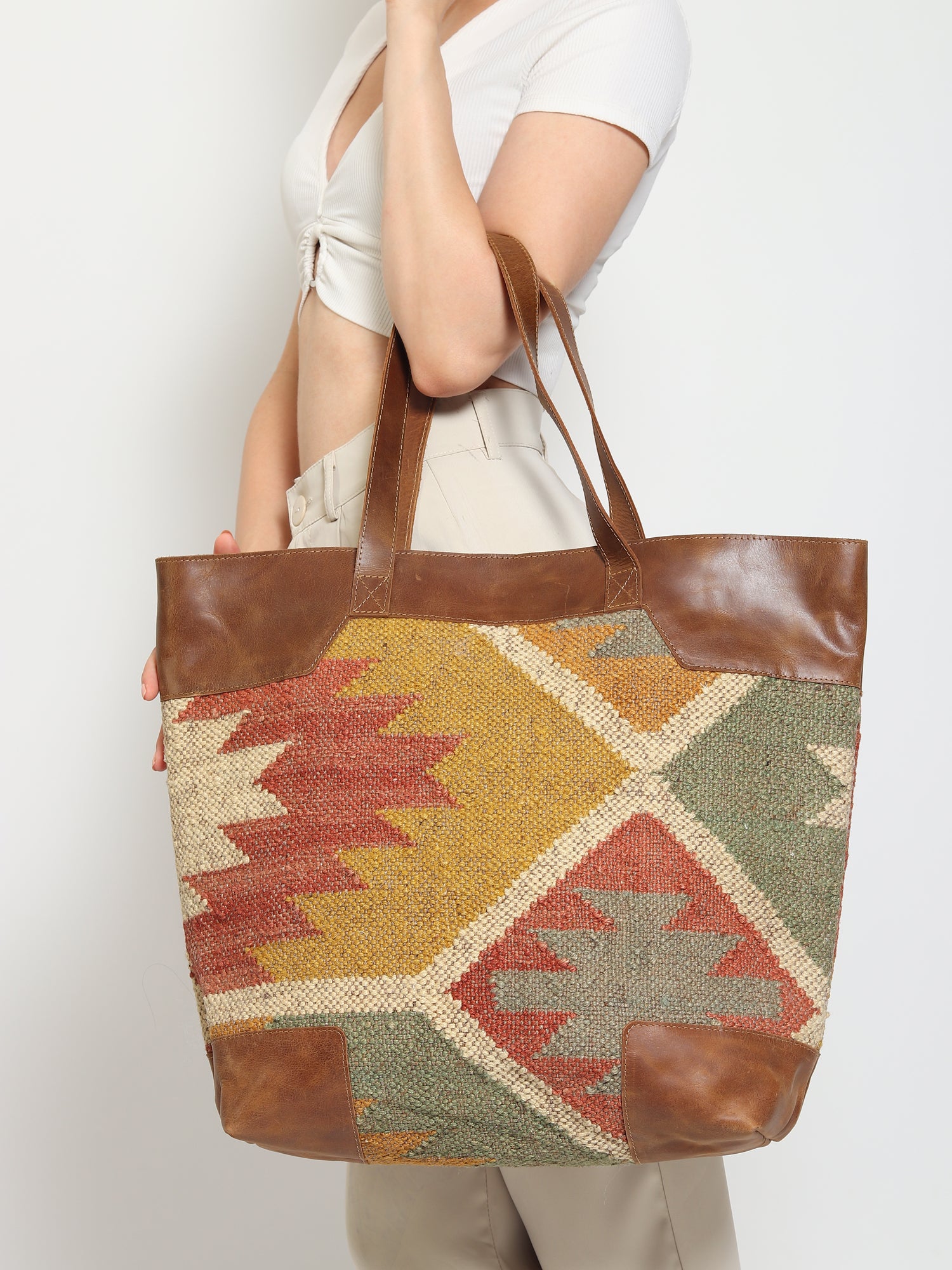 NAHUA - LEATHER AND KILIM BAG