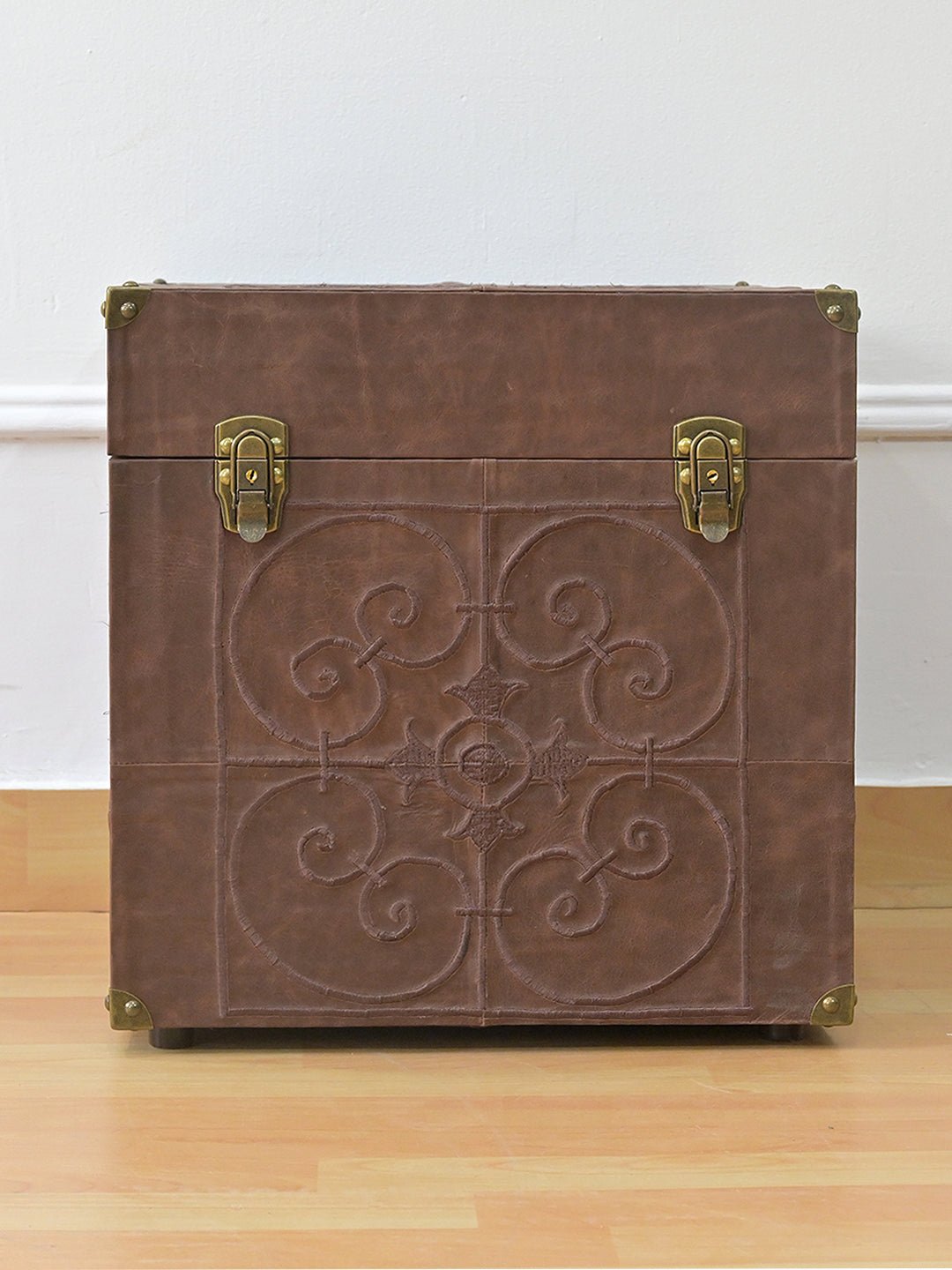 ANEMONE - LEATHER TRUNK - ART AVENUE