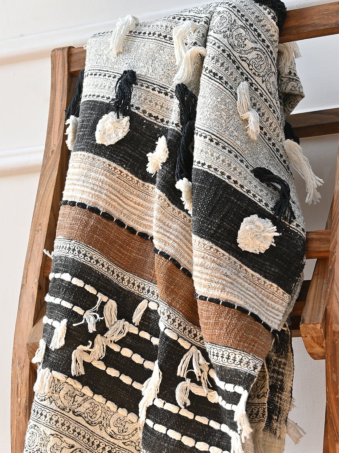 QURIOUS - BLOCK PRINTED THROW - ART AVENUE