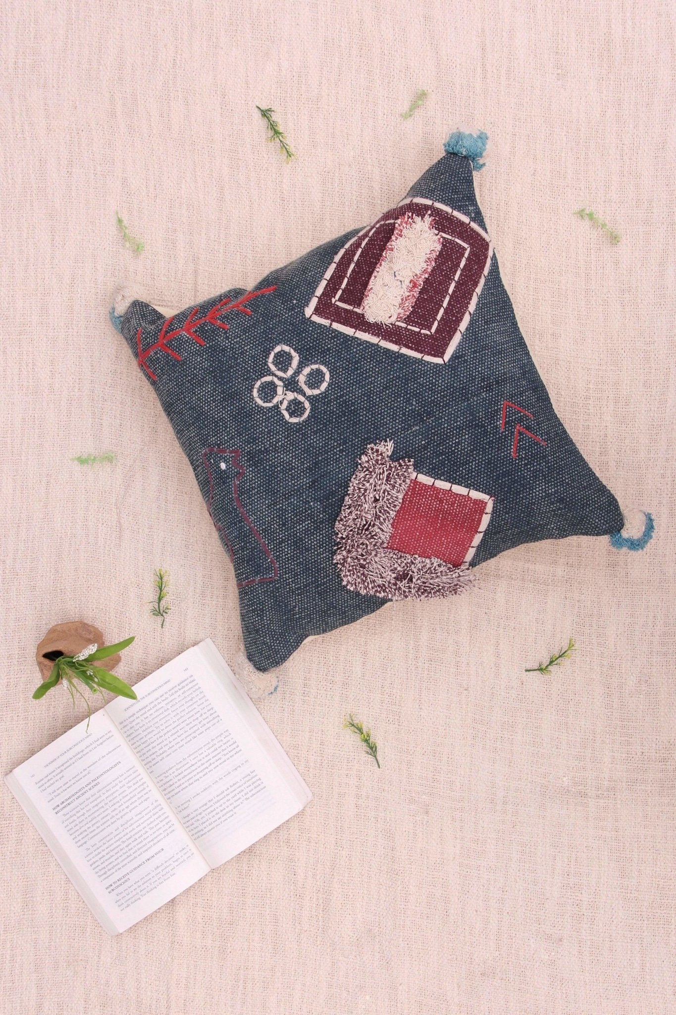 FAUNA - SQUARE CUSHION COVER - DARK BLUE - ART AVENUE