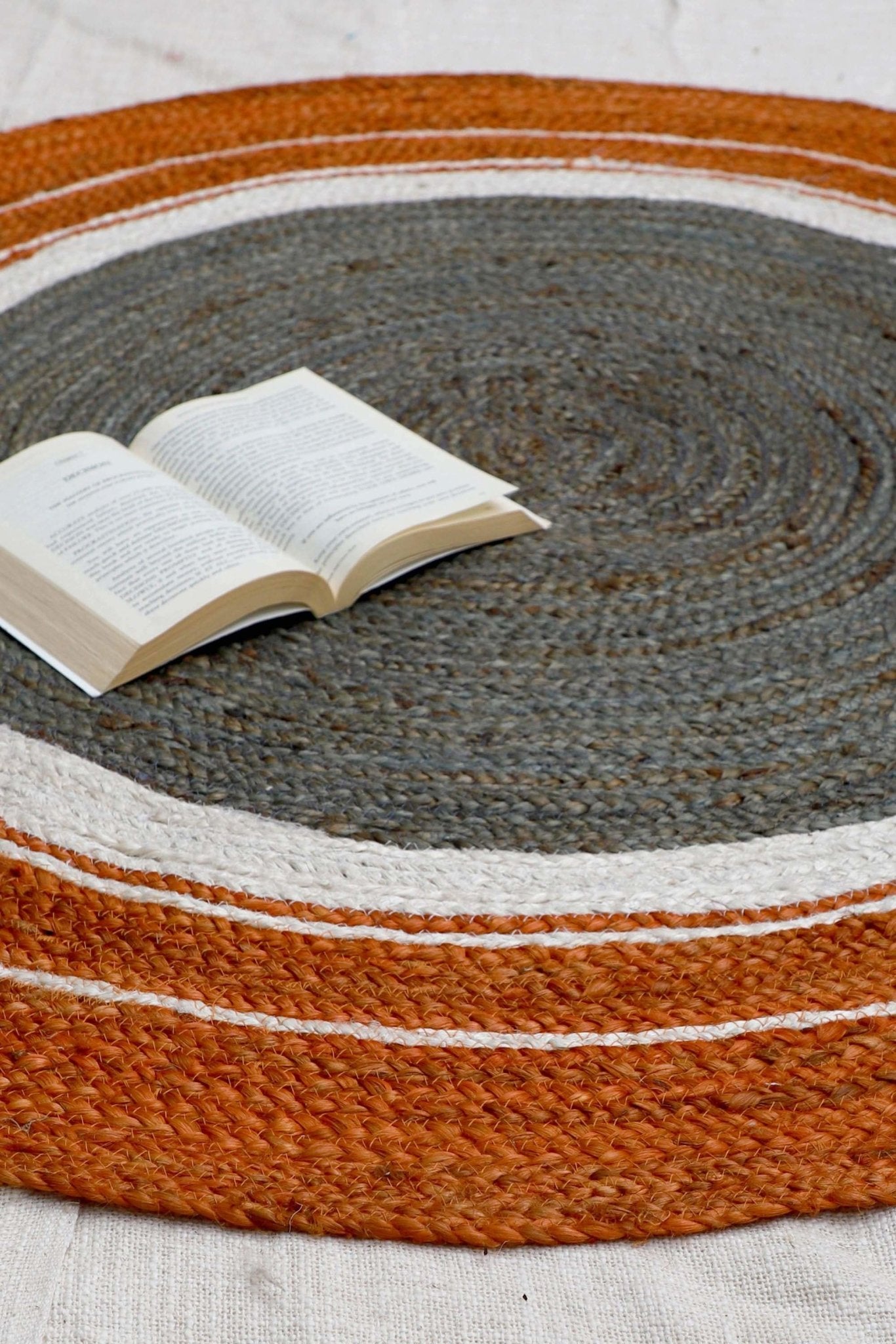 GRADE -ROUND RUG -ORANGE - ART AVENUE