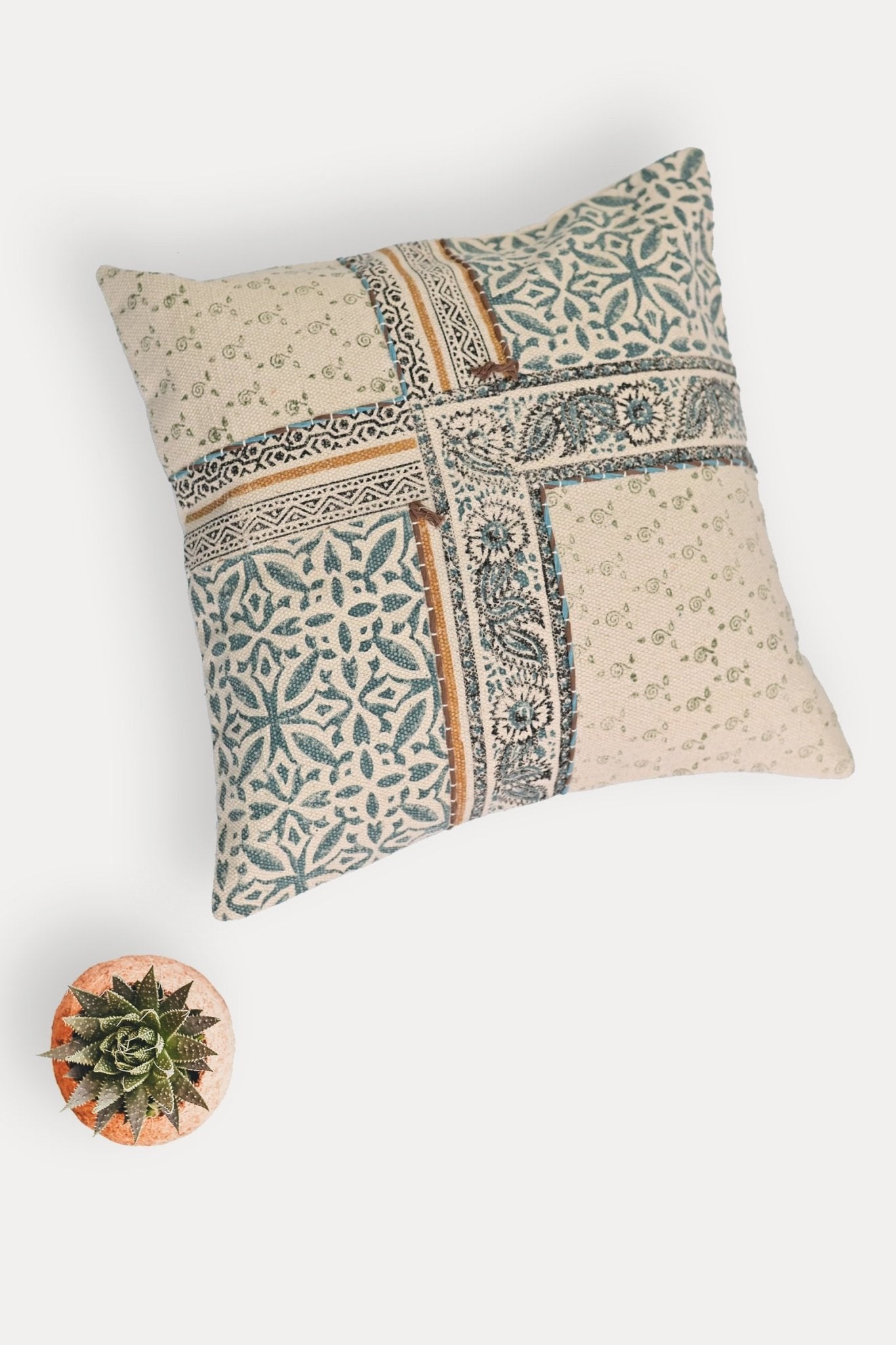 LEAFY - SQUARE CUSHION COVER - GREEN - ART AVENUE