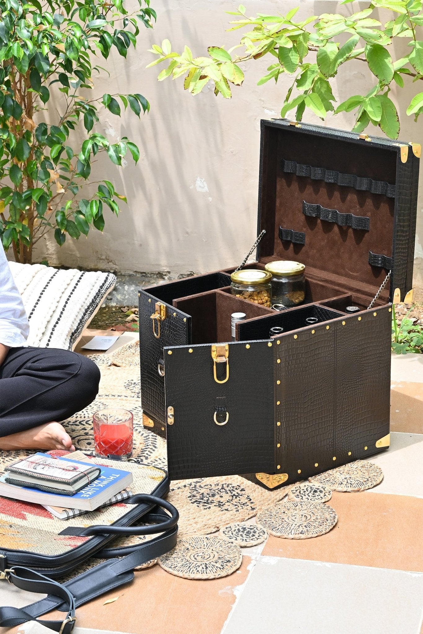 Portable bar deals cabinet