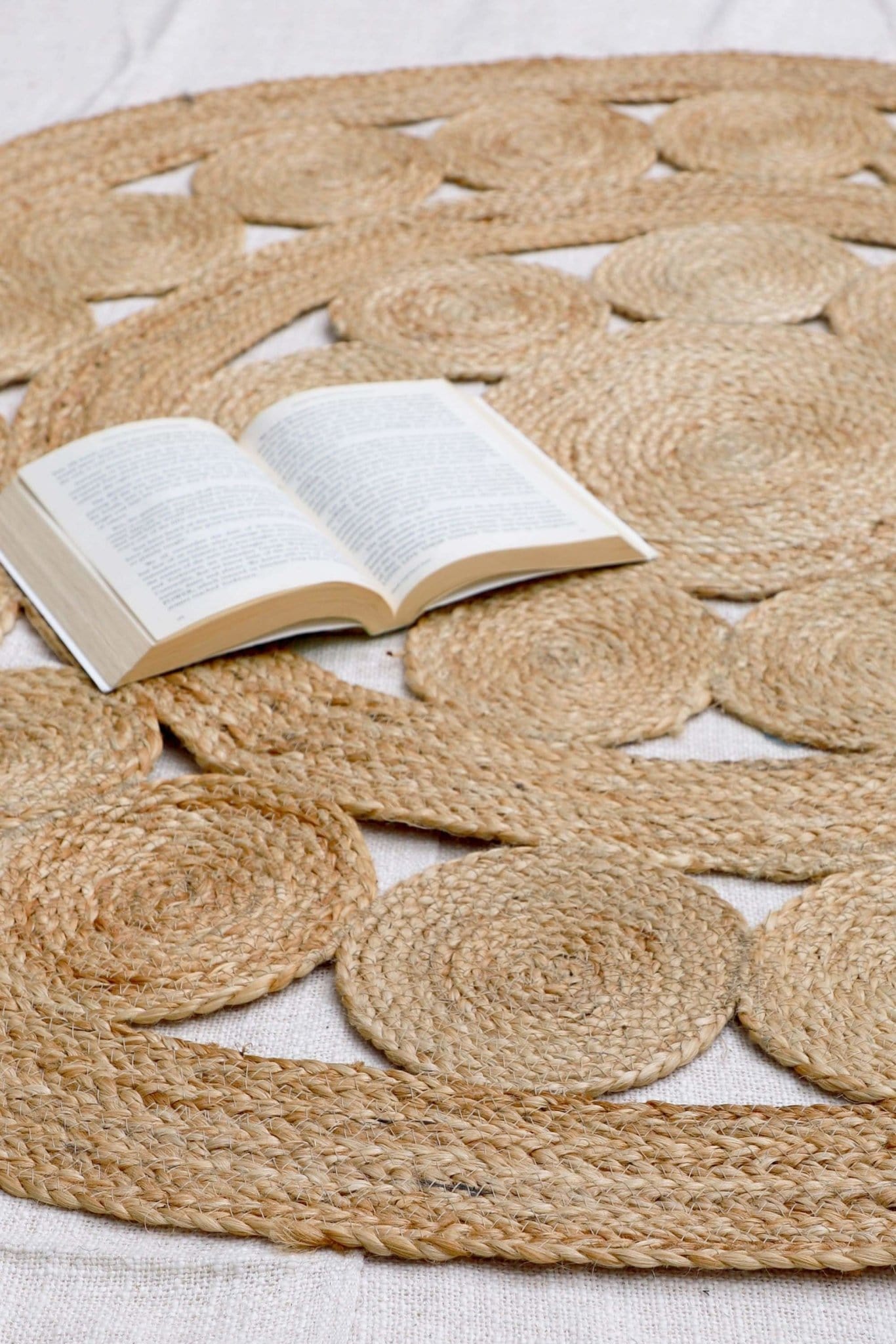 SIMPLEST -ROUND RUG -NATURAL - ART AVENUE